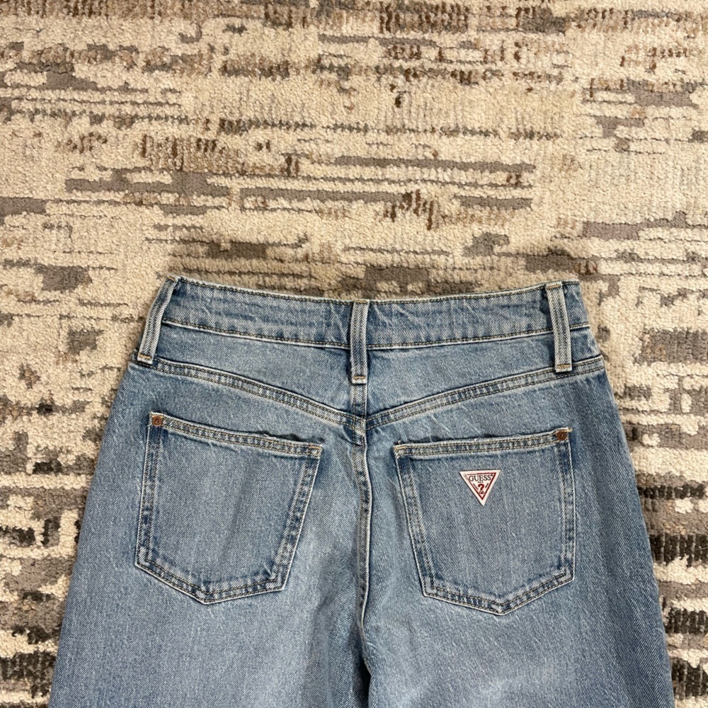 Guess 90s Boyfriend Highrise Wide Leg Lightly Distressed Blue Jeans - Picture 7 of 15